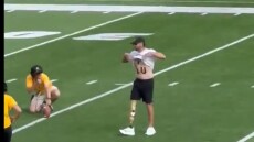 NCAA: Οπαδός «κλώτσησε» την ευκαιρία να κερδίσει 25.000 δολάρια για να τρολάρει τους αντιπάλους - Βίντεο