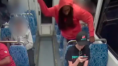 Η στιγμή της εν ψυχρώ δολοφονίας 23χρονης Ουκρανής από 35χρονο σε τρένο στη Σάρλοτ - Ο δράστης έφυγε ατάραχος