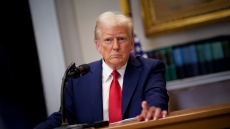 300 συλλήψεις μετά από έφοδο σε εργοστάσιο μπαταριών Hyundai και LG στην Τζόρτζια - Το μήνυμα Τραμπ