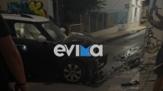 Τροχαίο στη Χαλκίδα: Αυτοκίνητο παρέσυρε κολωνάκια και κατέληξε στη μέση του δρόμου, δείτε βίντεο