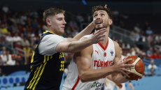 Σενγκούν: «Το triple double δεν θα σήμαινε τίποτα αν χάναμε, ο Γιάννης είναι ασταμάτητος» - Βίντεο 