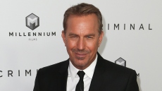 Κέβιν Κόστνερ: Η Ντέβιν ΛαΜπέλα κατέθεσε νέα αγωγή κατηγορώντας τον ότι γύρισε σκηνή βιασμού χωρίς τη συναίνεσή της