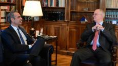 Μητσοτάκης: Μειώνουμε φόρους και αυξάνουμε τους μισθούς - Κάθε χρόνο το αναπτυξιακό πλεόνασμα θα επιστρέφεται στην κοινωνία με τρόπο δίκαιο