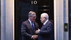 Ο Στάρμερ συνάντησε τον πρόεδρο της Παλαιστινιακής Αρχής Αμπάς στο Λονδίνο