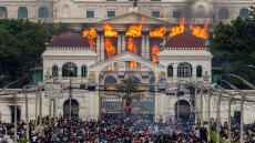Τι προκάλεσε την εξέγερση των νέων στο Νεπάλ - Από την απαγόρευση των social media, στις φωτιές στο κοινοβούλιο