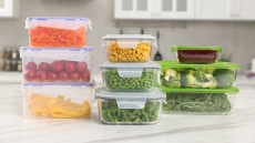 Πού κρύβονται τα μικροπλαστικά στην κουζίνα μας;
