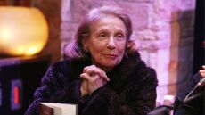 Η Μέλπω Ζαρόκωστα μεταφέρθηκε σε εξειδικευμένο κέντρο νοσηλείας - «Η αισιοδοξία της την κρατάει στη ζωή» είπε ο γιος της