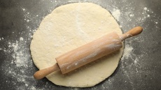Ανεβατή ζύμη - Η βασική συνταγή της παράδοσης για πίτες