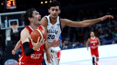 Όσμαν: «Πονάω αλλά ως αρχηγός δεν ήθελα να αφήσω την ομάδα μου μόνη της»
