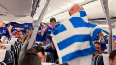 Έφυγαν για Λετονία οι Έλληνες φίλαθλοι για να βρεθούν στο πλευρό της Εθνικής - Συνθήματα και μέσα στο αεροπλάνο