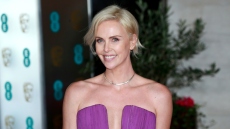 Η Σαρλίζ Θερόν συζητά για τον πρωταγωνιστικό ρόλο στην ταινία «Mysteria»