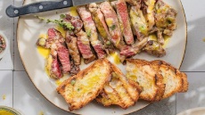 Όλα στα κάρβουνα: Λαχανικά, φρούτα, κρεατικά ψήνονται άψογα και επιστρέφουν ζουμερή νοστιμιά