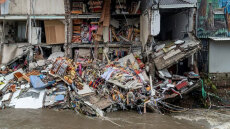 Ελληνίδα που ζει στο Μπαλί εξηγεί πώς χάθηκαν 16 ζωές στη μεγάλη καταιγίδα της 9ης Σεπτεμβρίου
