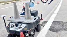 Ολυμπία Οδός: Δοκιμάστηκε αυτόνομο ρομπότ για την επισκευή λακκουβών και ρωγμών - Δείτε βίντεο