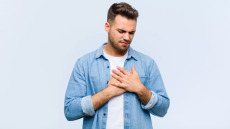 Παθαίνουμε εμφράγματα όλο και πιο νέοι; Ο καρδιολόγος απαντά