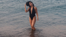 Μαρίνα Σπανού: Εγώ και το μαύρο μου μαγιό, έγραψε η τραγουδίστρια από τη θάλασσα