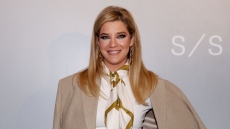 Η Τζένη Θεωνά ποζάρει με φουσκωμένη κοιλιά λίγο πριν φέρει στον κόσμο το δεύτερο παιδί της