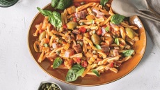 Ζυμαρικά και ρύζι: 5 συνταγές γεμάτες γεύση και χρώμα
