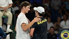 Davis Cup: Η Βραζιλία το 1-0 στη μάχη με την Ελλάδα στο ΟΑΚΑ, ο Φονσέκα κέρδισε τον Σακελλαρίδη 