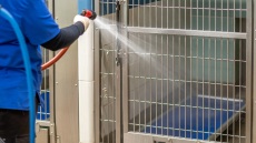 Εργαζόμενοι σε καταφύγιο ζώων μεταφέρθηκαν στο νοσοκομείο μετά από χρήση κλιβάνου από το FBI για την καύση ναρκωτικών