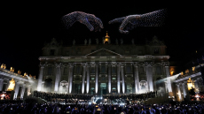 Βατικανό: 3.000 drone δημιούργησαν ένα απίστευτο σκηνικό - Τα έργα του Μιχαήλ Αγγέλου στον ουρανό της Ρώμης, δείτε βίντεο 