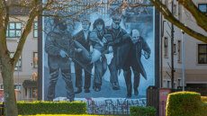 «Ματωμένη Κυριακή»: Δικάζεται Βρετανός βετεράνος 53 χρόνια μετά τη σφαγή στο Ντέρι της Βόρειας Ιρλανδίας