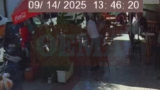 Βίντεο λίγα λεπτά από την άγρια επίθεση σε οδηγό τρόλεϊ στον Πειραιά, σταματημένα οχήματα και ανάστατοι περαστικοί