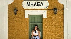 «Αυτός ο τόπος συνδυάζει βουνό και θάλασσα με μαγικό τρόπο»: Το Πήλιο της ερμηνεύτριας, Βασιλικής Μιχαλοπούλου