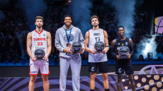 Eurobasket 2025: Δεν έδωσαν τα χέρια Αντετοκούνμπο και Σενγκούν στην απονομή 