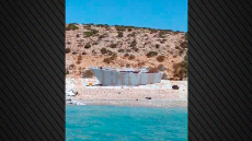 Βίντεο: Δείτε παραλία της Γαύδου γεμάτη βάρκες - Η στιγμή που φτάνουν μετανάστες στο νησί