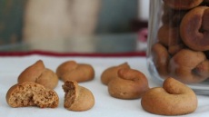 Φτιάχνουμε μουστοκούλουρα μαλακά με πετιμέζι και μέλι - χωρίς ζάχαρη