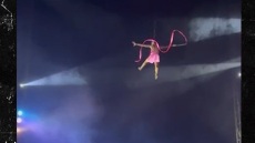 Τρομακτικό ατύχημα σε τσίρκο στη Βραζιλία: Έπεσε στο κενό γυναίκα ακροβάτης που χόρευε κρεμασμένη από τα μαλλιά της