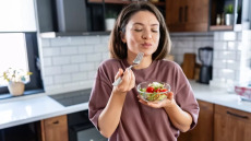 Χρόνιος πόνος: Υπάρχουν παυσίπονα τρόφιμα; Ναι, απαντούν οι ειδικοί – Δείτε ποια
