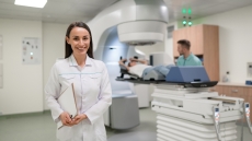 Ακτινοθεραπεία – ΕΣΥ: Η κίνηση που βάζει φρένο στις μεγάλες καθυστερήσεις για τους ασθενείς