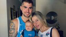 «Μπαμπά είσαι σπουδαίος» - Η ανάρτηση της Μαρίας Χατζηπαρασίδου με τον Βασίλη Τολιόπουλο και τον γιο τους για το χάλκινο στο EuroBasket