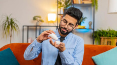 SOS για παράτυπη διακίνηση σεμαγλουτίδης στο διαδίκτυο – 11 παράνομα σημεία αγοράς