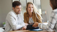 Ποιες αλλαγές θα φέρουν μείωση κόστους στα ασφάλιστρα υγείας
