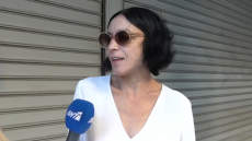 Η Έλενα Τοπαλίδου εμφανίστηκε με μπαστούνι - Τραυματίστηκε στο πόδι