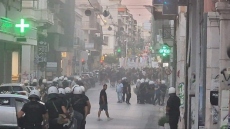 Επεισόδια στην πορεία για τα 12 χρόνια από τη δολοφονία του Παύλου Φύσσα στην Πάτρα  - Δείτε βίντεο 