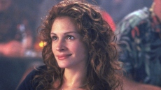 Η Τζούλια Ρόμπερτς συζητά για την επιστροφή της στο σίκουελ της ταινίας «Ο γάμος του καλύτερού μου φίλου»