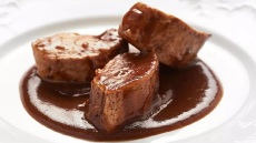 Μαυροδάφνη: 11 συνταγές με το πιο χαρακτηριστικό κρασί