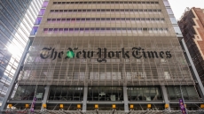 Η CEO των New York Times προειδοποιεί ότι ο Τραμπ αναπτύσσει «εγχειρίδιο κατά του Τύπου»