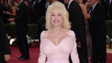 Η Ντόλι Πάρτον ακύρωσε εμφάνισή της στο Dollywood λόγω προβλήματος υγείας
