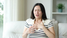 Η σπάνια νόσος των πνευμόνων που εμφανίζεται στους 50χρονους – «Ανάσα ζωής» η έγκαιρη διάγνωση