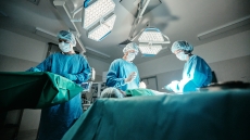 Απογευματινά χειρουργεία: Γιατί μειώνονται διαρκώς - Δυσαρεστημένο το προσωπικό με τις καθυστερήσεις πληρωμών
