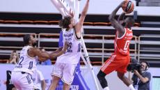 Στον τελικό του τουρνουά μπάσκετ του Ηρακλείου ο Ερυθρός Αστέρας, 77-67 την Φενέρ - Βίντεο 