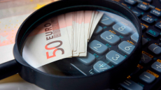 «Ηλεκτρονικό μάτι» ανοίγει φακέλους σε τράπεζες και φορείς για να βρει μαύρο χρήμα