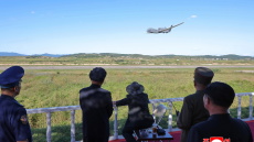 Ο Κιμ Γιονγκ Ουν παρακολούθησε δοκιμές drones εφόρμησης και αξίωσε «ταχεία ανάπτυξη των τεχνολογιών AI»