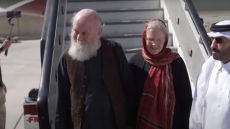 Αίσιο τέλος για το ζευγάρι Βρετανών που κρατούνταν από τους Ταλιμπάν - Αφέθηκαν ελεύθεροι μετά από 8 μήνες, δείτε βίντεο
