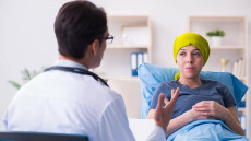 Χειρουργείο ή χημειοθεραπεία για τον καρκίνο σαλπίγγων-ωοθηκών; Ποια είναι τα κριτήρια επιλογής